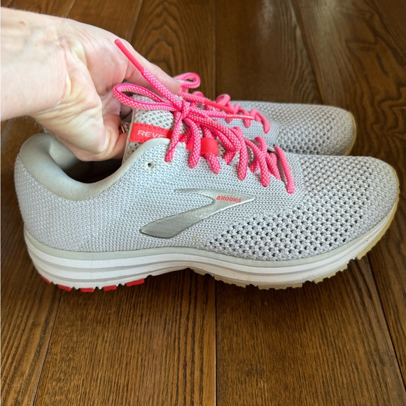 Brooks - Picture 2 of 4